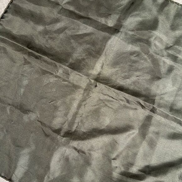 OLIVER HANDKERCHIEF Square Roll Edge - Picture 2 of 2